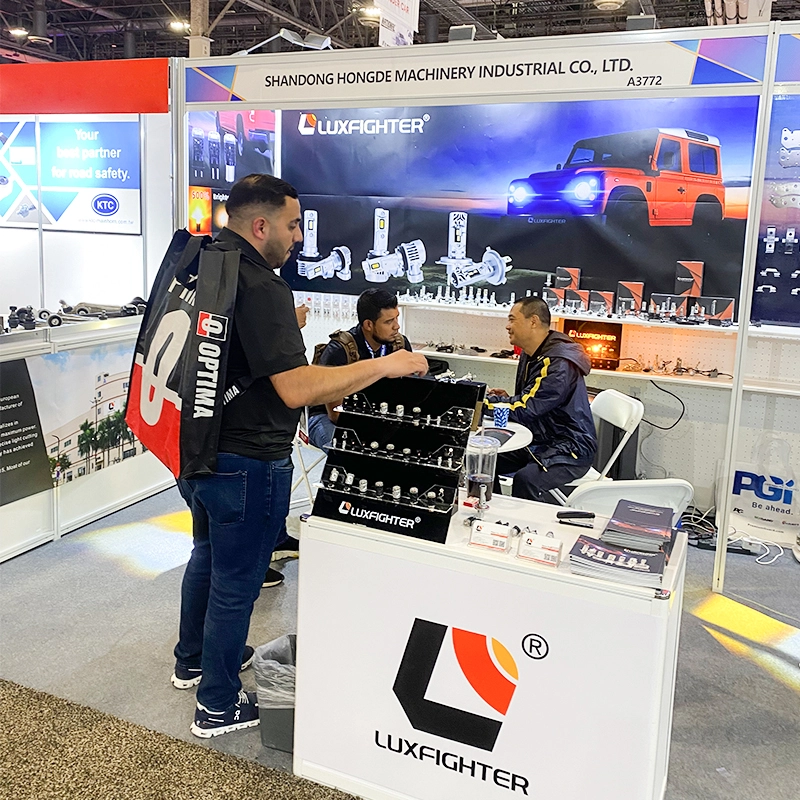 LUXFIGHTER LED-strålkastare på Automotive Aftermarket Products Expo